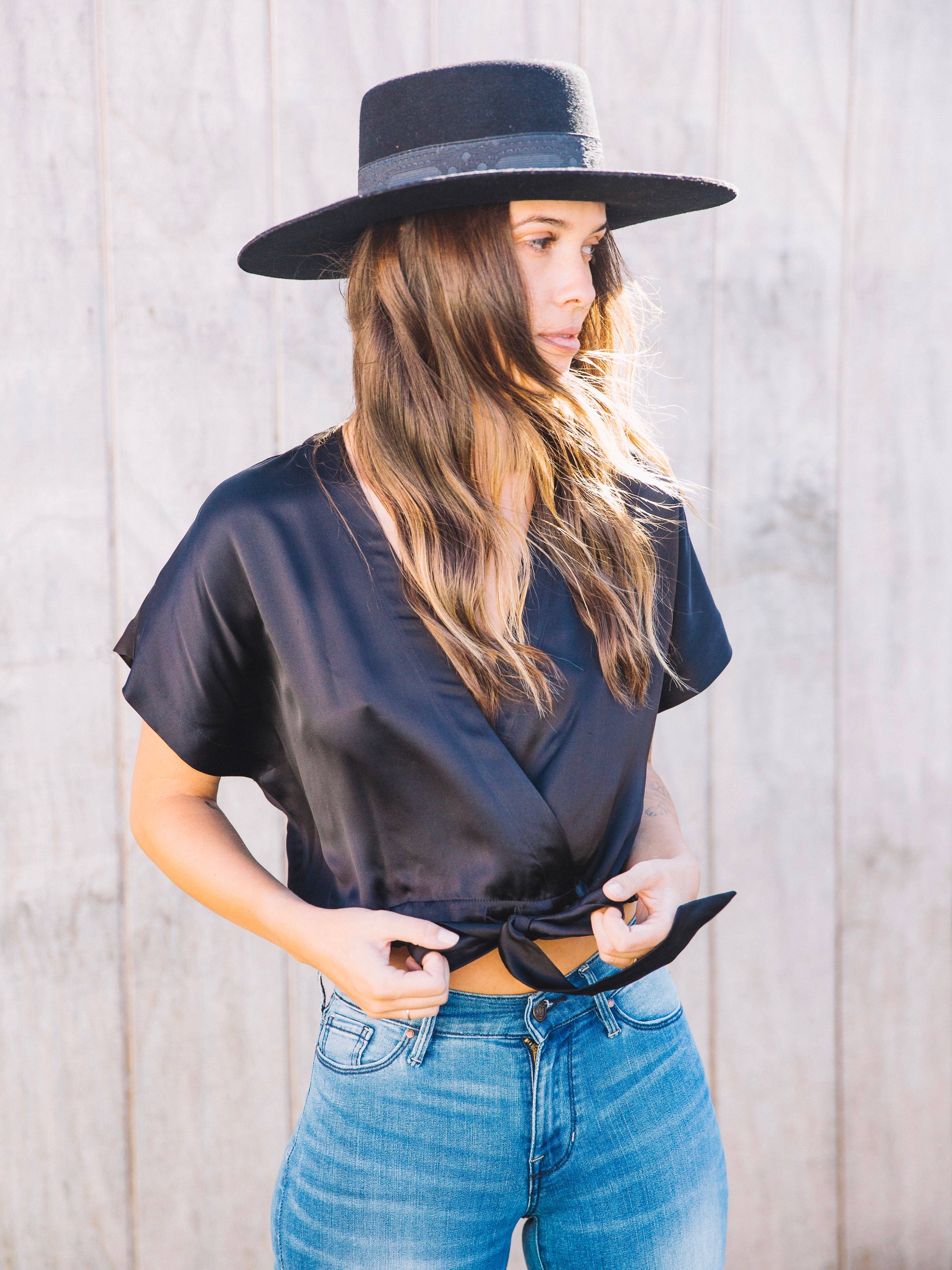 Känsla Silk Wrap Top, in Black