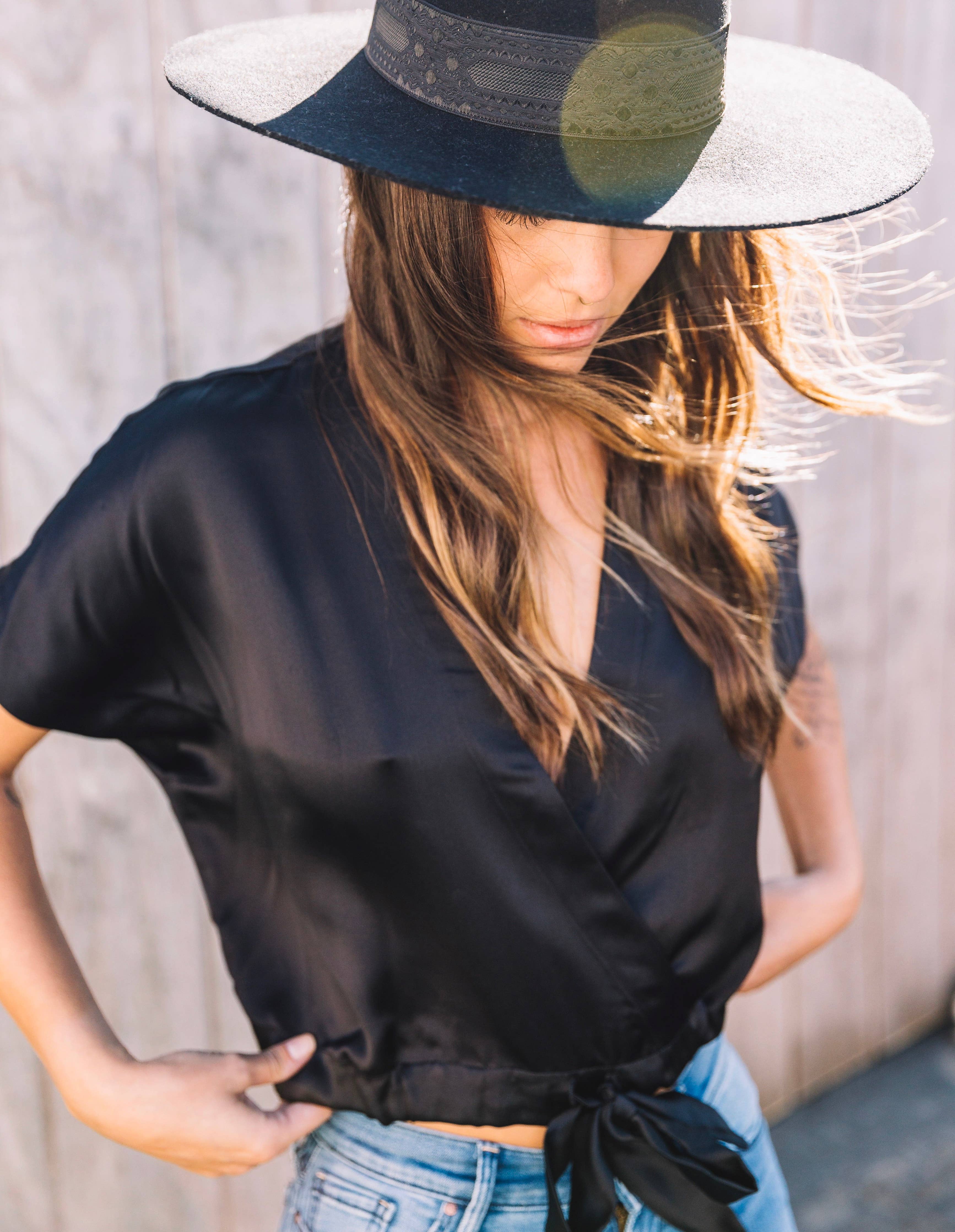 Känsla Silk Wrap Top, in Black