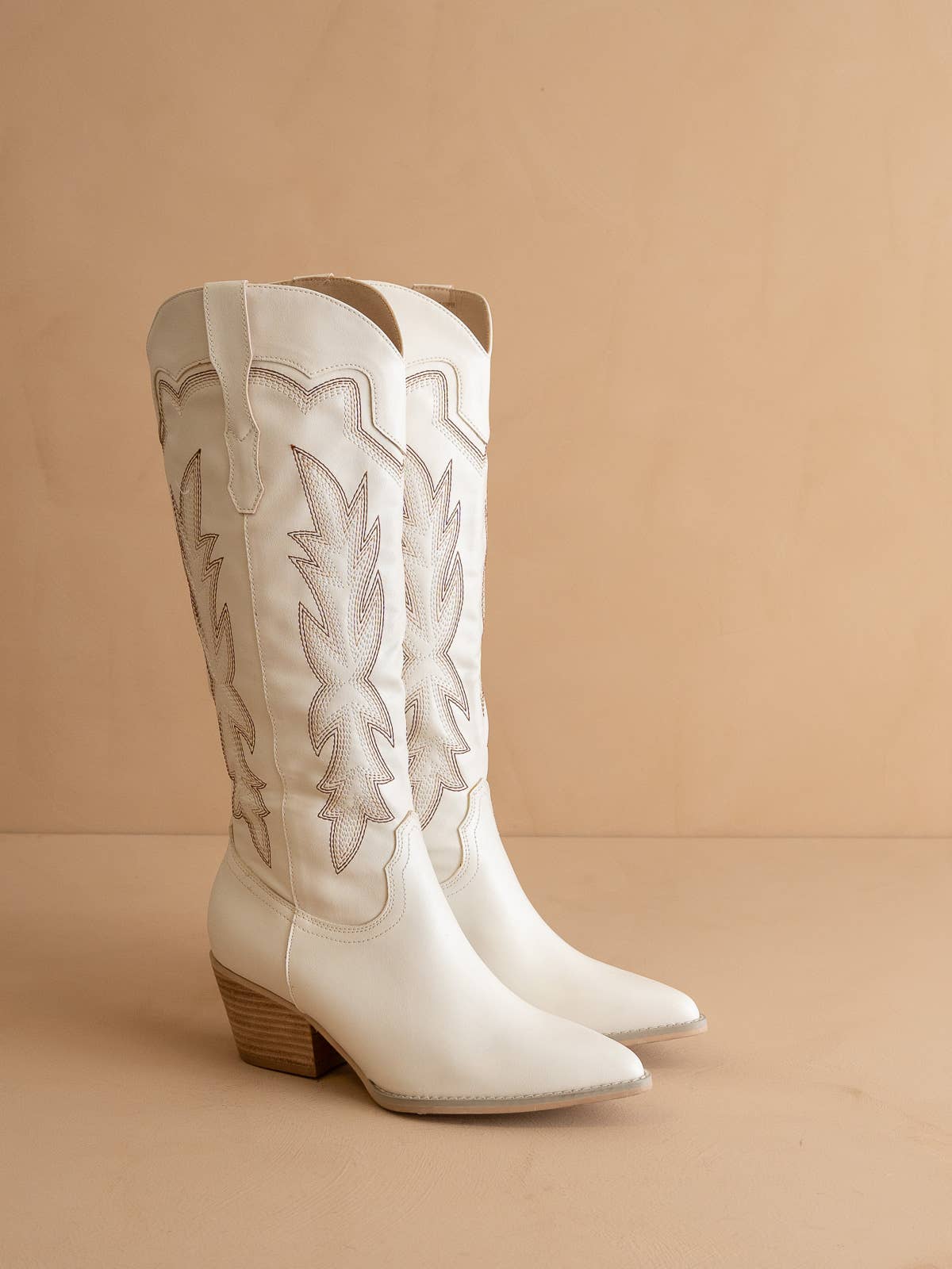 The Ainsley White | Embroidered Cowboy Western Boot - UnLaced Boutique