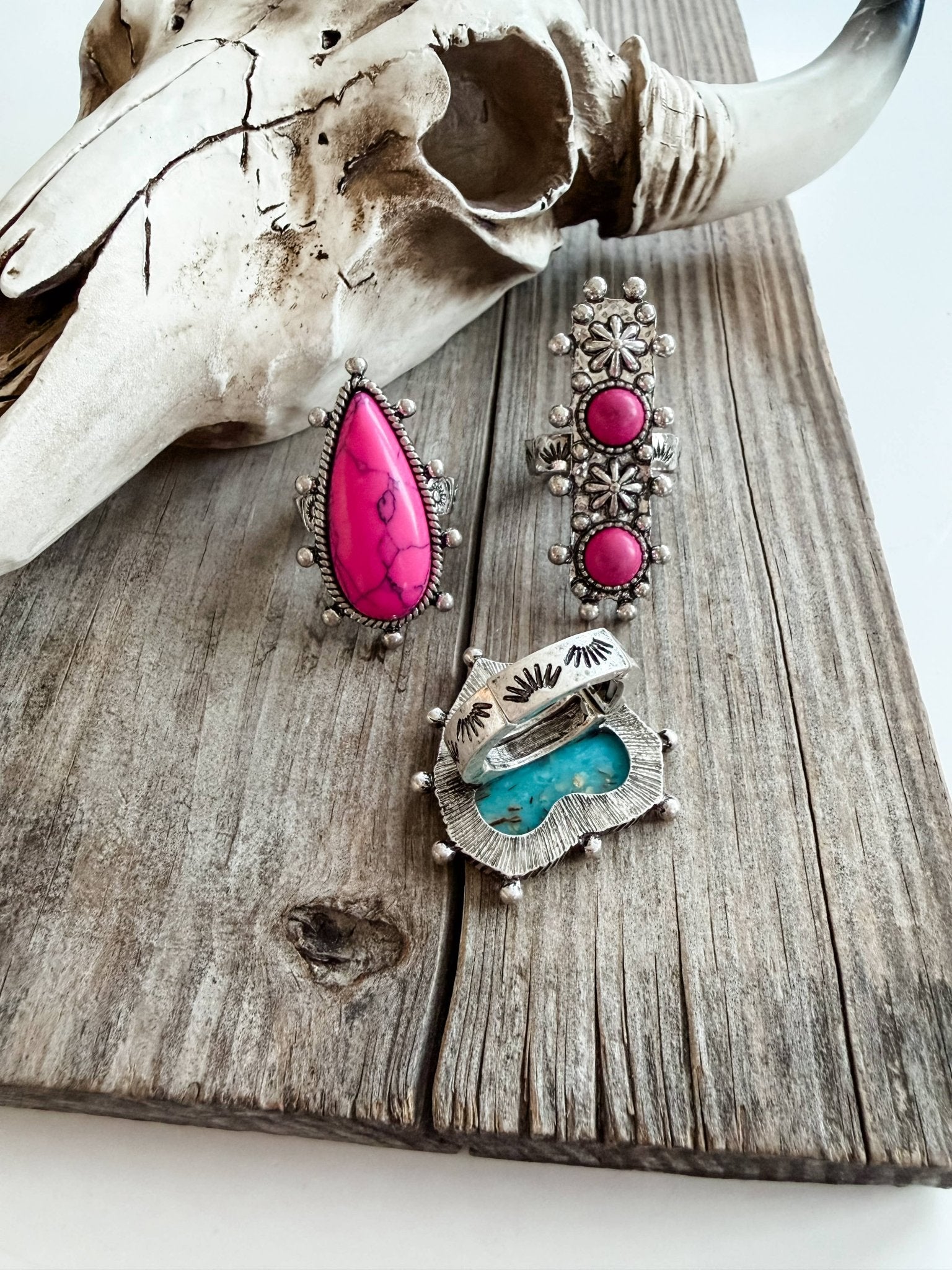 Western Style Teardrop Turquoise Stone Stretch Ring - UnLaced Boutique