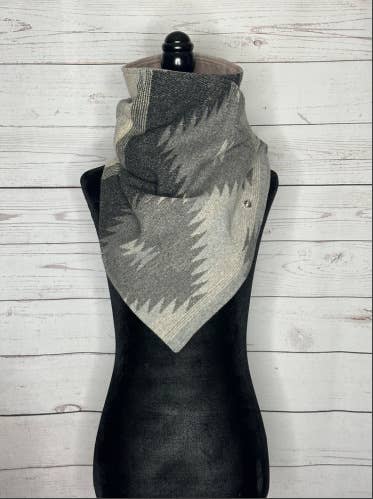Women Western Style Print Snap Closure Fleece Neck Warmer - UnLaced Boutique